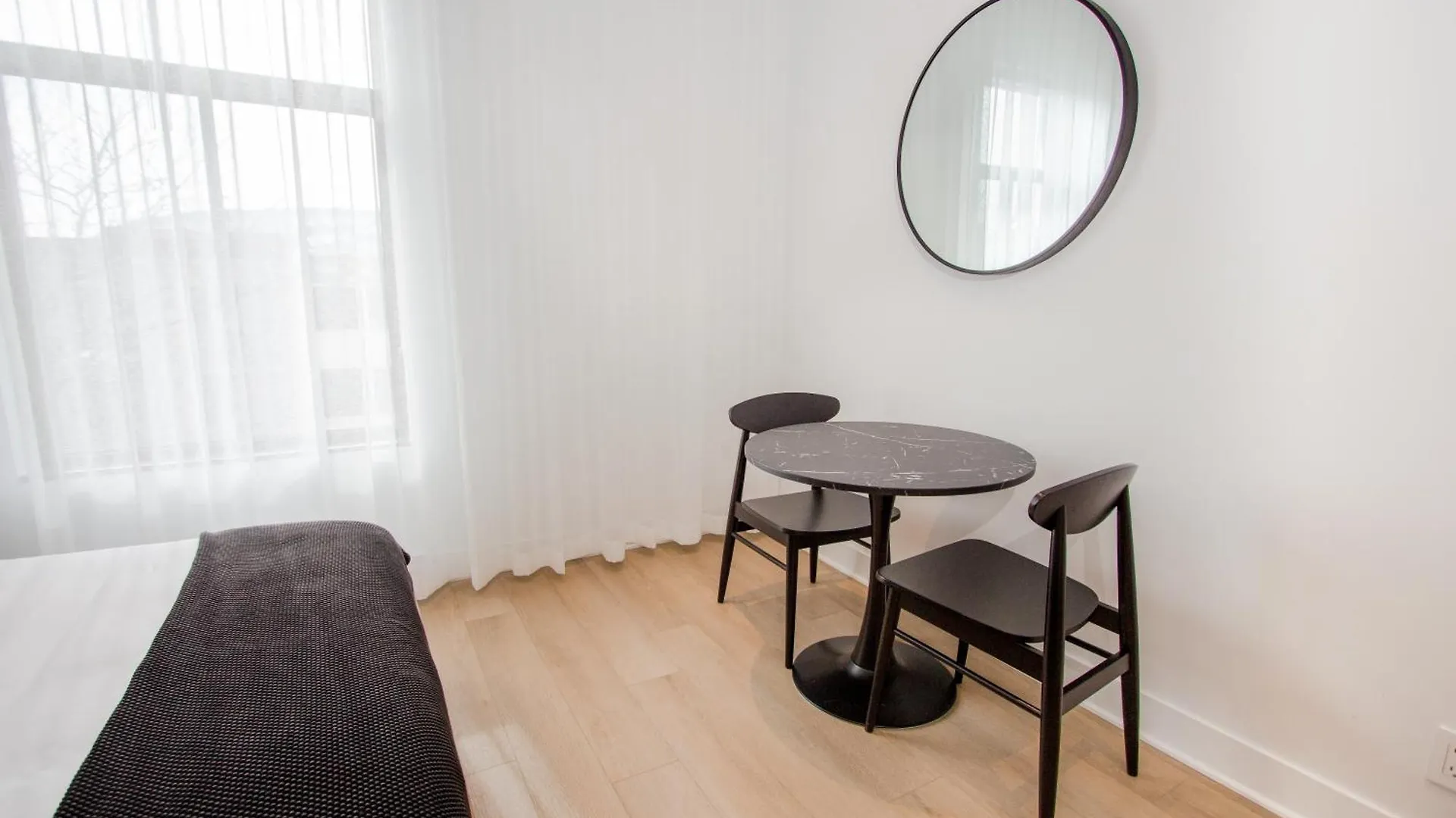 Studio #14 - Self Check-In - Plateau - St-Denis Montreal Canada